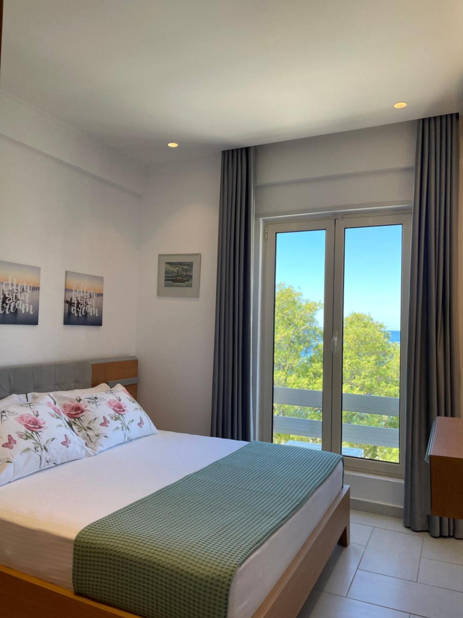 George Apartamento Himare
