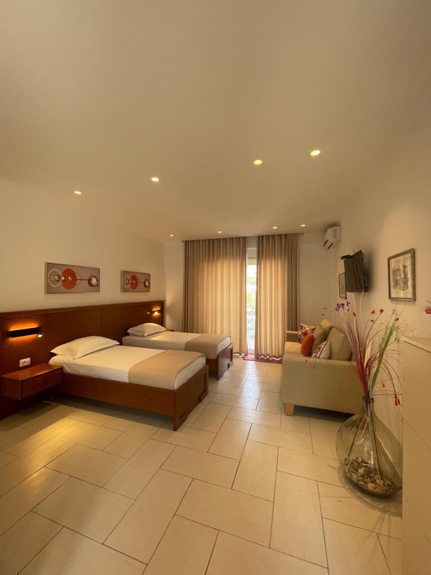 George Apartamento Himare